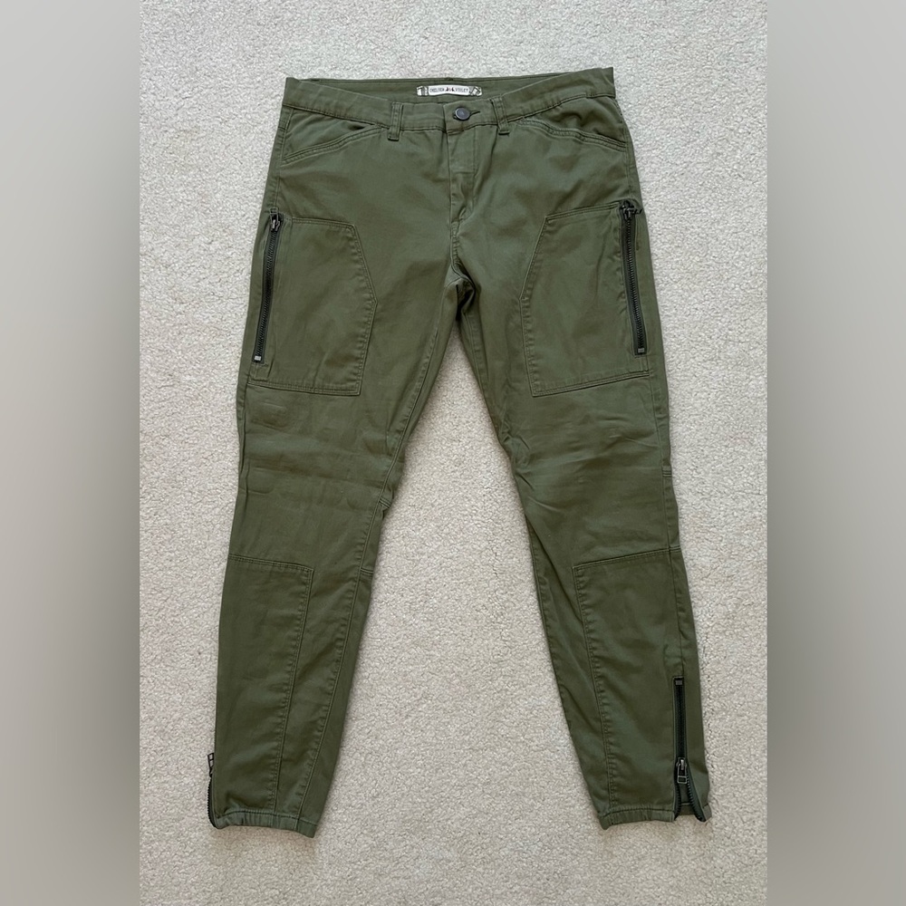 Chelsea & Violet army green cargo cropped pants